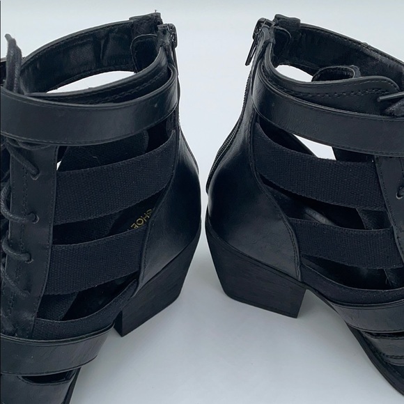 - Shoe Republic LA Blk Chelsea Chunky Ankle Booties - Picture 5 of 9